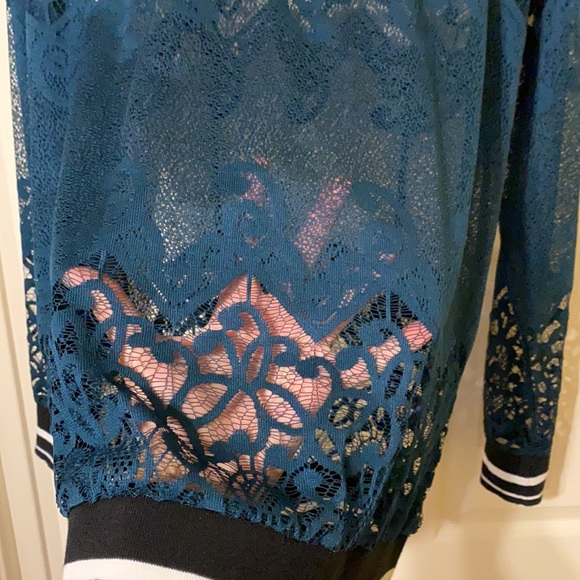 NWOT Fabletics ‘Sophie’ lace tunic, size S - Picture 7 of 7